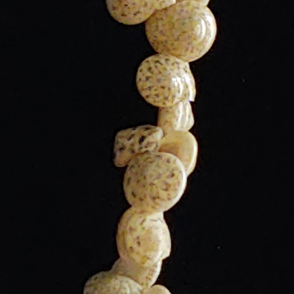 VINTAGE ARTISAN MINI SHELL NECKLACE - Picture 2 of 2